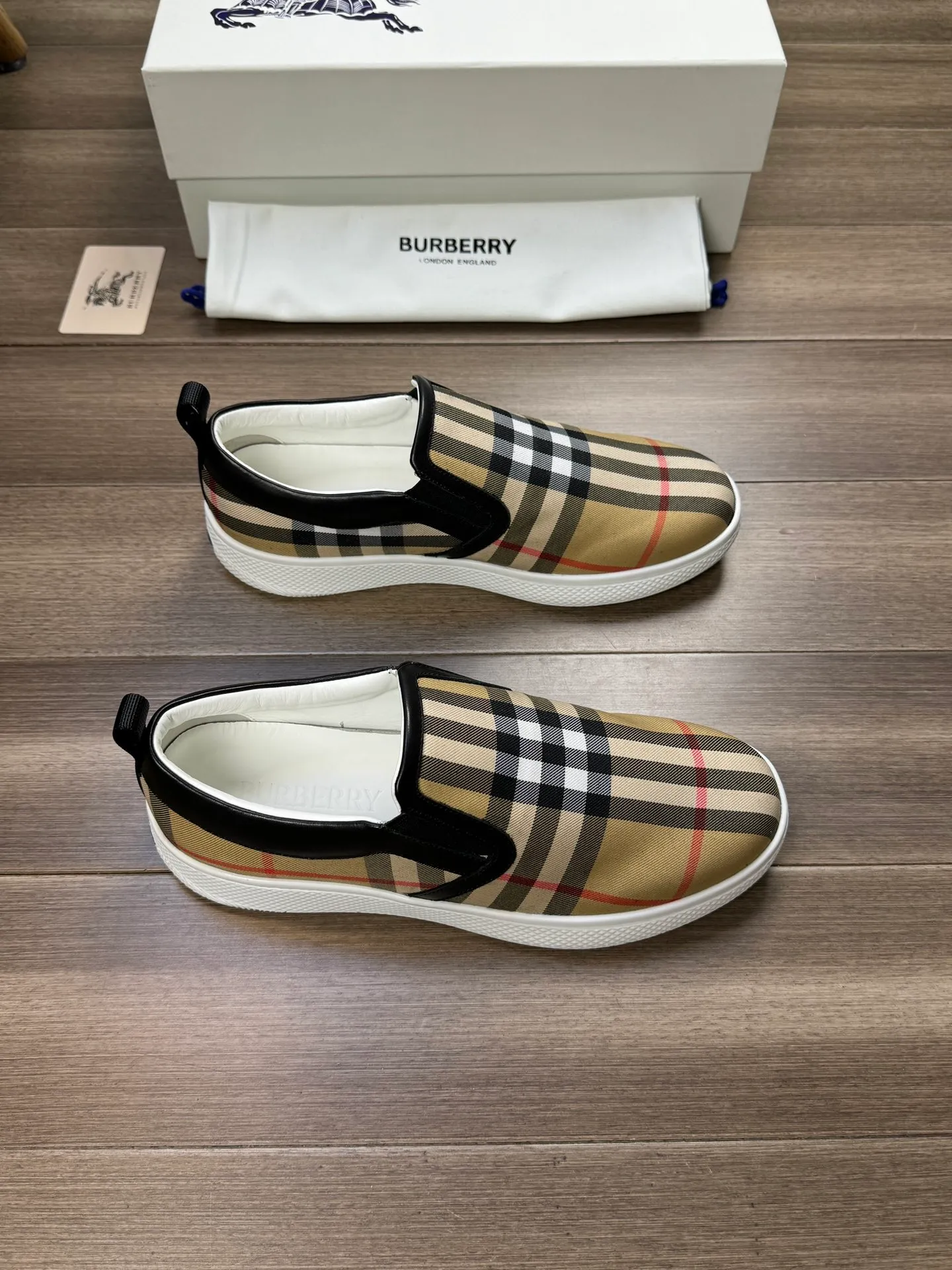 [BURBERRY] Burberry P360💰 - Original order 🔍🔍🔍 - Upper: imported 🔝 brand totem cloth, heel brand webbing decoration - Lining: water-dyed cowhide - Outsole: ultra-light rubber; two-color molded outsole - Super high quality control, fine workmanship: highlighted (high-end, extravagance, grade) -Size: 38-44 (Male 45, can be customized)
